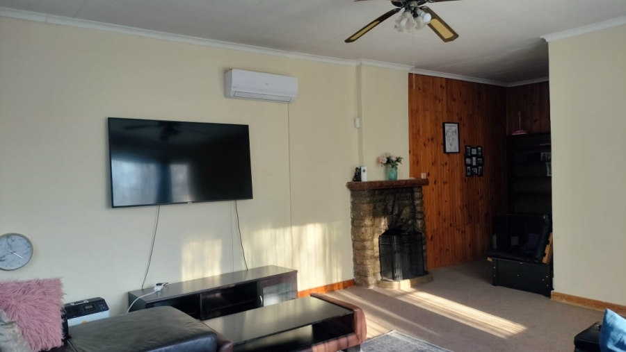 4 Bedroom Property for Sale in Ladybrand Free State